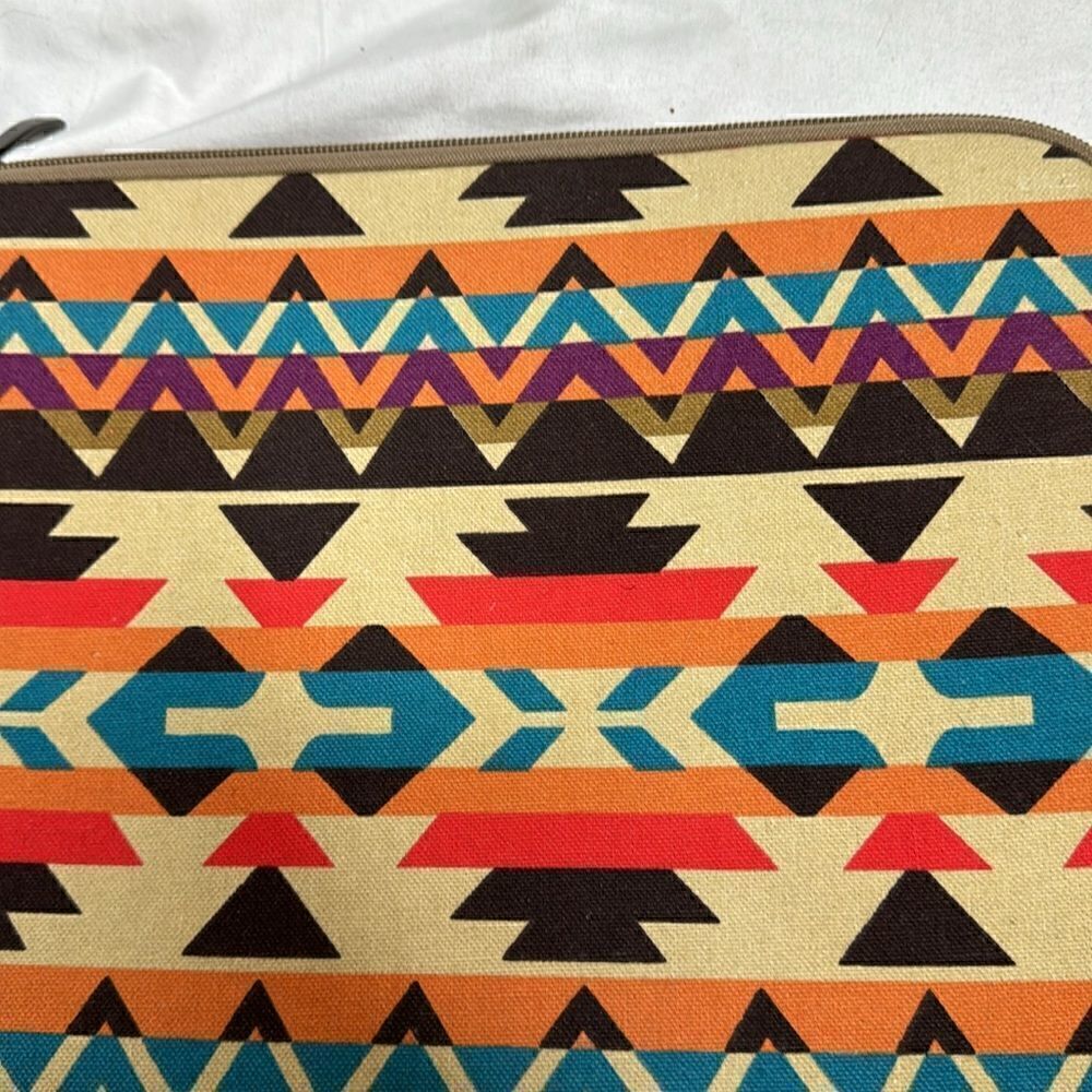 Aztec Style Computer Cover. - Picture 4 of 8